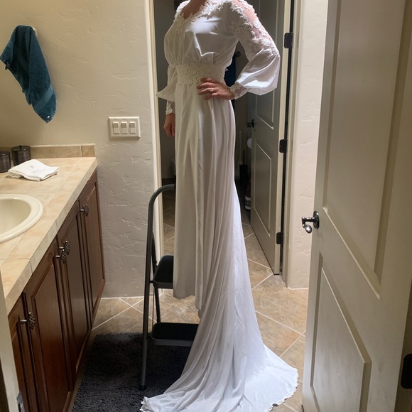 Vintage Wedding Dress - Picture 5 of 6